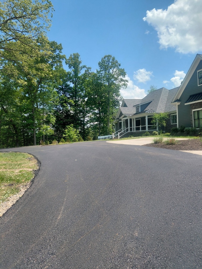 5 Signs It's Time to Replace Your Asphalt Driveway in Parkersburg